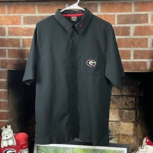 Nike Team Lightweight Poly Embroidered Georgia Bulldogs Medium Shirt UGA EUC!!!